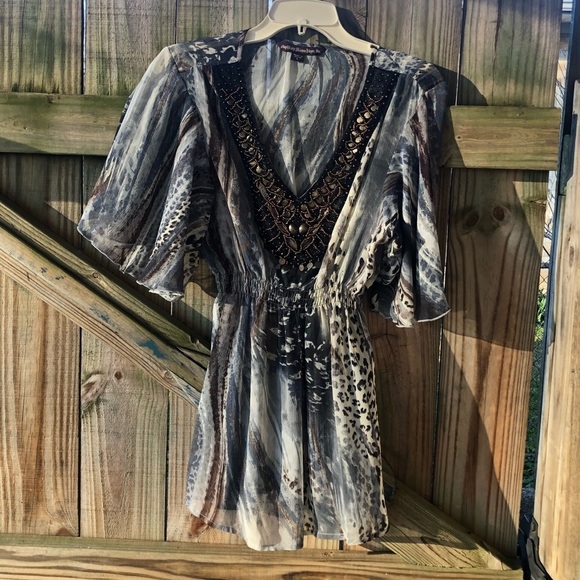 Women's Multicolor V-Neck Top - Picture 2 of 5